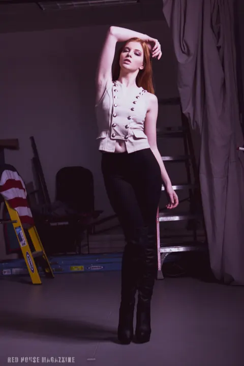 Redhead Poses in Yoga Pants and Heels – photo 1 of 21