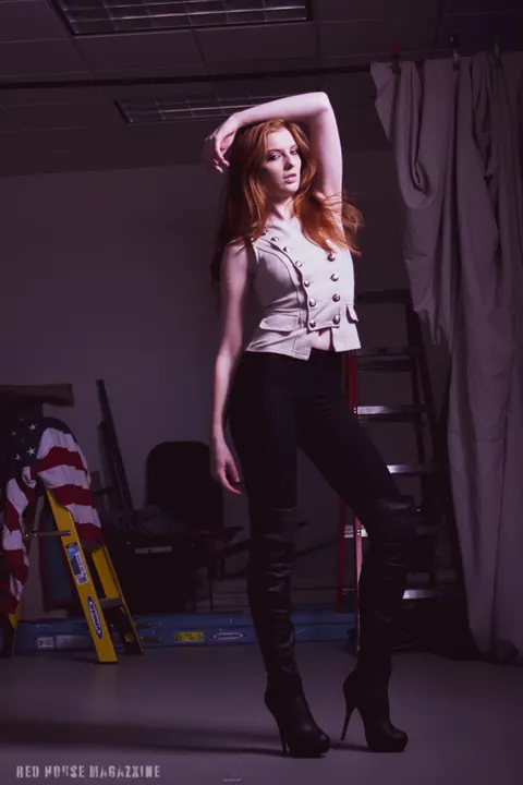 Redhead Poses in Yoga Pants and Heels – photo 10 of 21