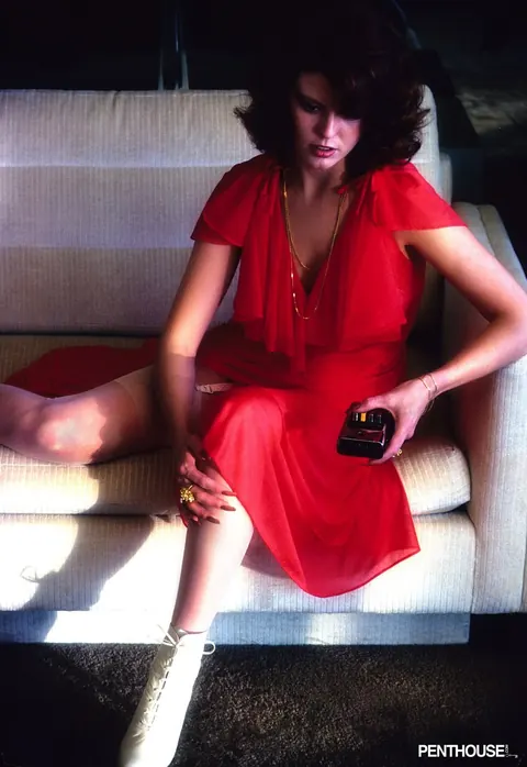 Busty Woman Poses in a Dress and Boots – photo 4 of 16
