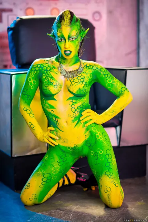 Eva Parcker: Woman in Cosplay Spreads Her Legs and Shows Her Natural Tits – photo 16 of 20