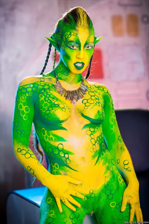 Eva Parcker: Woman in Cosplay Spreads Her Legs and Shows Her Natural Tits – photo 11 of 20
