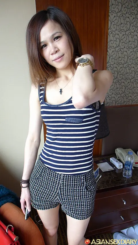 Asian Woman in Shorts and Glasses Takes a Selfie – photo 9 of 9