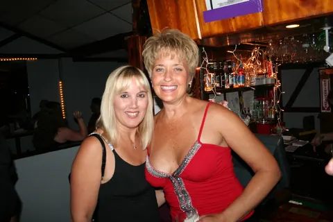 Double Dee: Tall Blonde MILF with Big Tits Kisses in Group Session – photo 19 of 20
