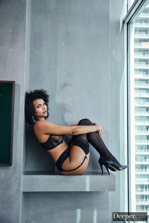 Alina Ali: Two Thick Ebony Brunettes Share a Big Cock for a Facial in Lingerie – photo 4 of 20