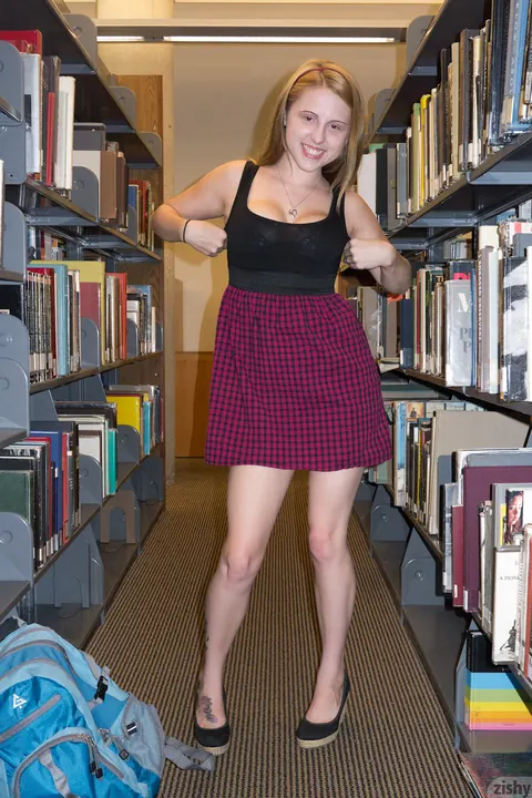 Danica Ensley: Redhead in Glasses and Panties Poses for the Camera – photo 3 of 11