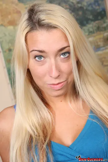 Jessica Woods – Curvy Blonde MILF Strips Out of Her Shorts and Panties for a Blowjob