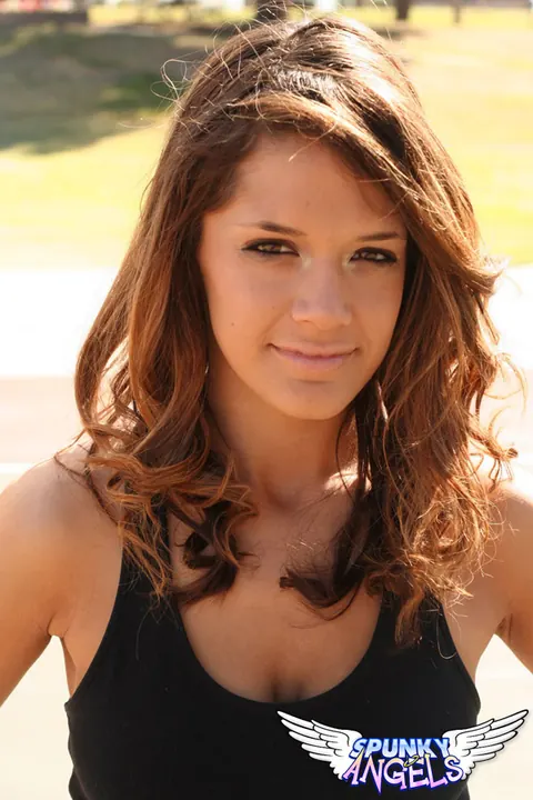 Brittany Maree: Thick Brunette Poses Outdoors in Shorts and a Sports Bra – photo 3 of 12
