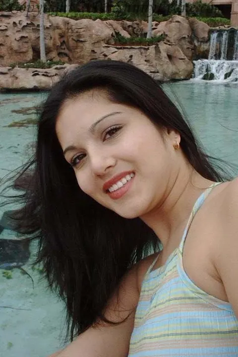 Sunny Leone: Brunette Asian Canadian MILF Flashes Her Ass Outdoors in a Short Dress – photo 10 of 11