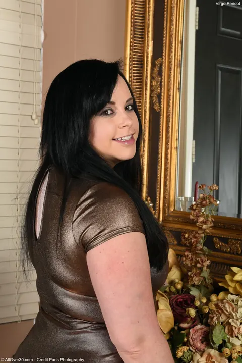 Virgo Peridot: Curvy MILF Strips Off Her Panties and Spreads Her Shaved Pussy – photo 1 of 20