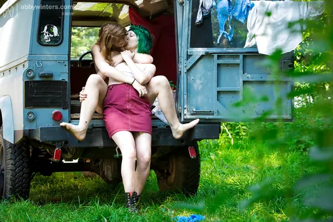 Two Thick MILFs Kiss and Eat Pussy Outdoors – photo 5 of 16