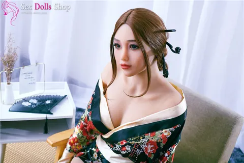 Curvy Japanese Woman Undresses and Shows Off Her Body – photo 18 of 21