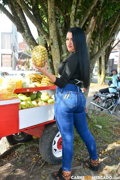Maria Del Rosario: Colombian Brunette Reveals Her Big Tits and Tattoos Before a Blowjob – photo 4 of 17