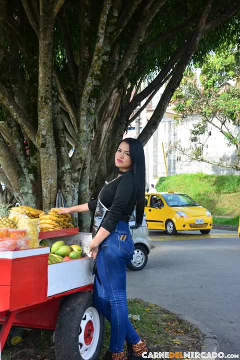 Maria Del Rosario: Colombian Brunette Reveals Her Big Tits and Tattoos Before a Blowjob – photo 2 of 17