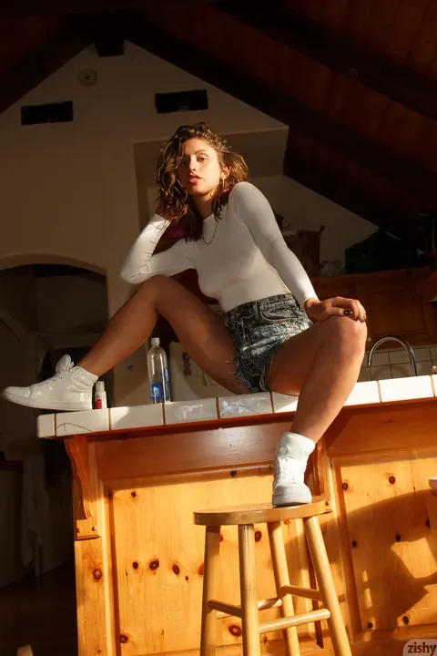 Sonya Ash: Amateur Brunette Peels Off Her Shorts to Reveal Bodysuit – photo 2 of 12