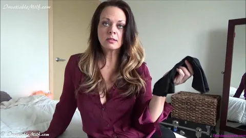 Diane Andrews: Tall Brunette MILF Reveals Her Cleavage and Feet on the Bed – photo 4 of 15