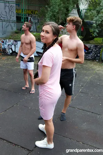 Mature Women in Short Hair and Pigtails Share a Cock in a Threesome