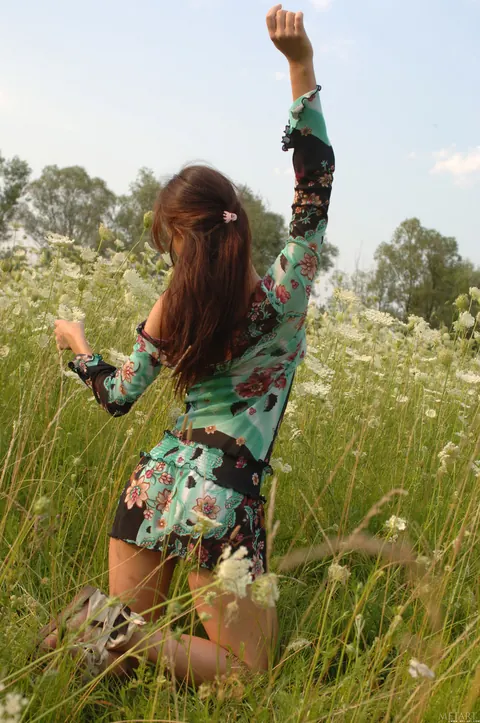PAWG Strips Out of Her Skirt in the Forest – photo 4 of 21