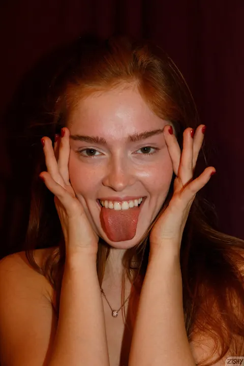 Jia Lissa: Russian Redhead Poses Nude on the Bed and Shows Her Cute Ass – photo 11 of 12