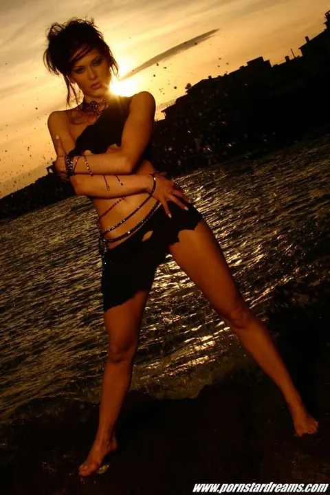 Evelyn Lory: Brunette MILF Poses Nude on the Beach at Sunset – photo 12 of 15