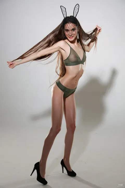 Leona Mia: Tall Russian Brunette in Panties and Heels Poses Nude – photo 2 of 20