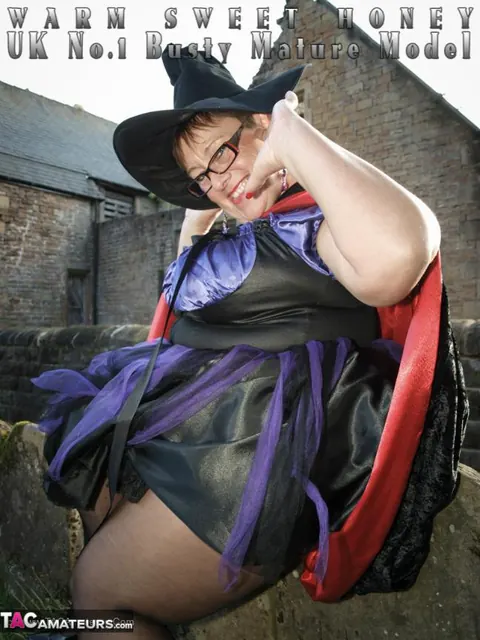 Busty European MILF Strips Out of Her Cosplay Costume Outdoors – photo 8 of 20