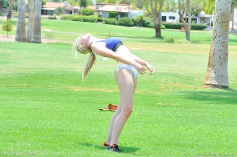 Summer Carter: Tall Blonde in a Bikini Spreads Her Pussy in the Park – photo 7 of 20