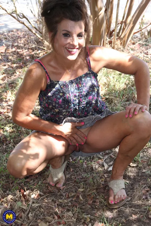 Nicole Newby: BBW MILF Strips Off Her Lingerie and Toys Her Pussy Outdoors – photo 2 of 21