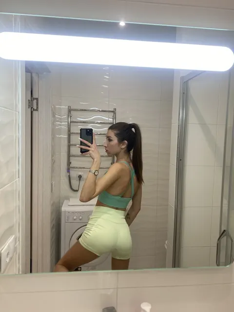 Slim Brunette PAWG Bends Over in a Selfie – photo 4 of 13