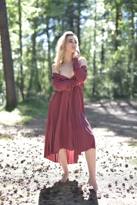 Ava List: Skinny Blonde Undresses and Poses Nude in the Forest – photo 3 of 21