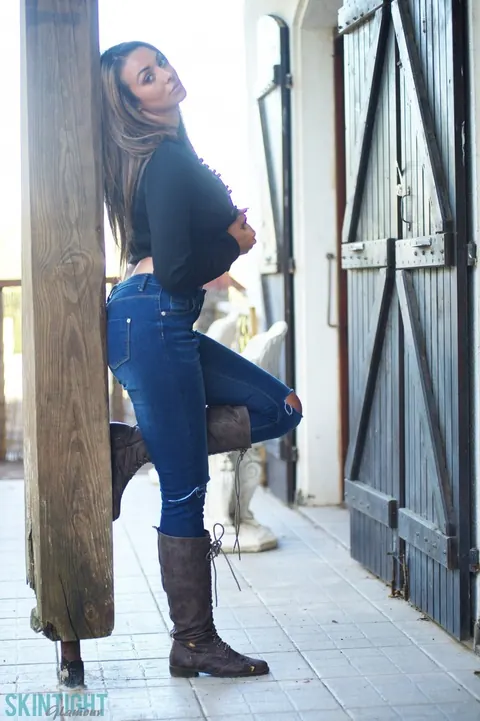 Rebecca Kelly: British Brunette Strips Off Her Jeans and Lingerie Outdoors by the Barn – photo 2 of 12