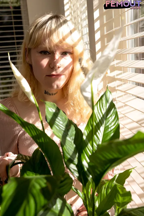 Thick Blonde Trans Woman Lifts Her Skirt to Use a Dildo – photo 1 of 16
