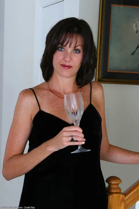 Tall Brunette MILF in Stockings Spreads Her Hairy Pussy – photo 1 of 21