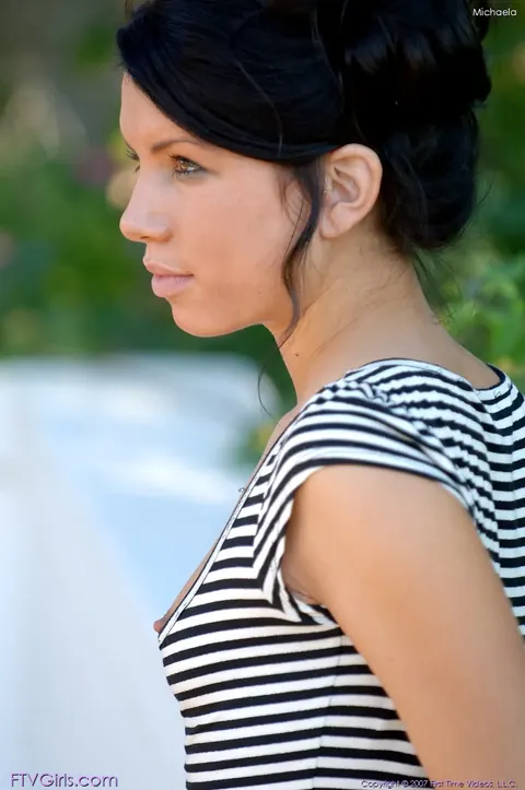 Micah Moore: Amateur Brunette Exposes and Masturbates in Public – photo 9 of 20