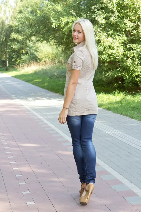 Karina O: Petite Blonde Babe in Lingerie and Jeans Spreads Outdoors – photo 19 of 20