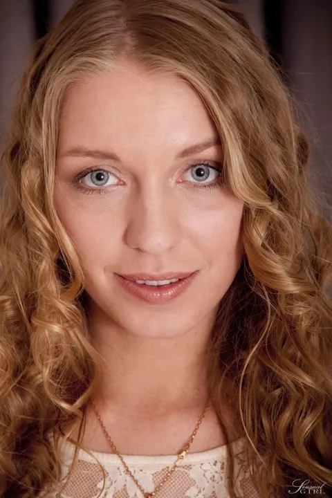Marry Dream: Curly Blonde Poses Nude and Spreads Her Pussy – photo 1 of 17