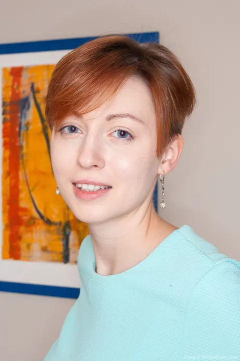 Lilu Rose: Petite Russian Redhead Strips and Shows Her Hairy Pussy – photo 3 of 20