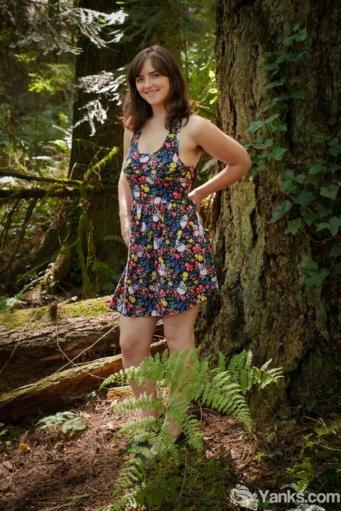 Raven Snow: PAWG Amateur in a Skirt Spreads Her Hairy Bush Outdoors – photo 2 of 15