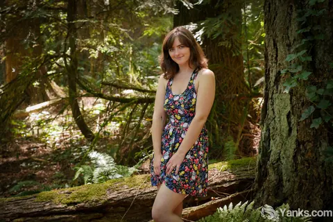 Raven Snow: PAWG Amateur in a Skirt Spreads Her Hairy Bush Outdoors – photo 3 of 15