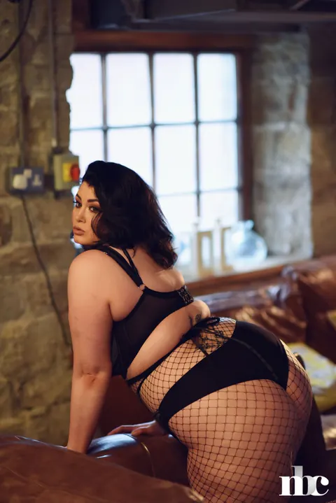 BBW Brunette with Big Tits Poses in Lingerie and Pantyhose – photo 11 of 21