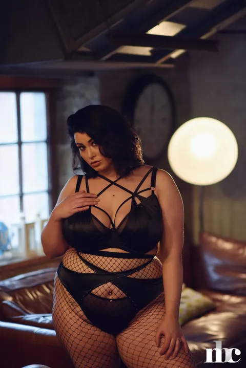 BBW Brunette with Big Tits Poses in Lingerie and Pantyhose – photo 7 of 21