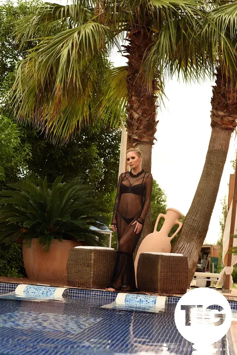 Che Mcsorley: British Blonde Strips Off Her Bikini Poolside to Show Her Tattoos – photo 2 of 21