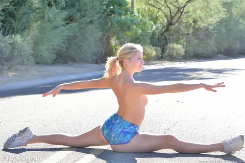 Arya Fae: Blonde in High Heels Strips Outdoors and Masturbates – photo 4 of 20
