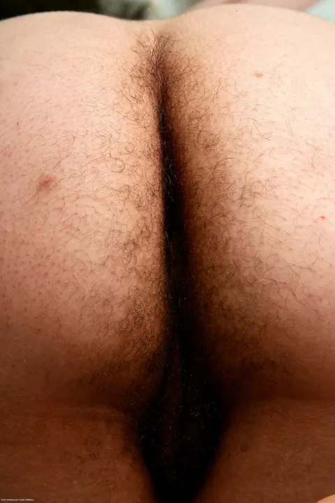 Ebony BBW Undresses and Shows Her Hairy Bush – photo 15 of 20