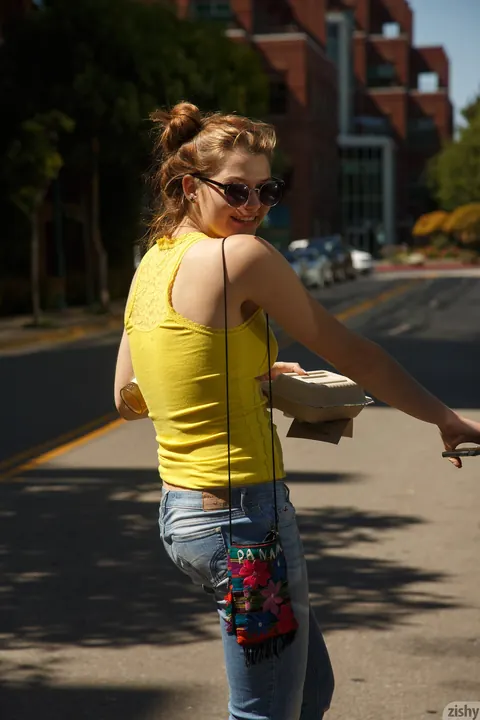 Mia Valentine: British Blonde in Glasses Flashes Her Big Tits Outdoors in Jeans and Boots – photo 5 of 12