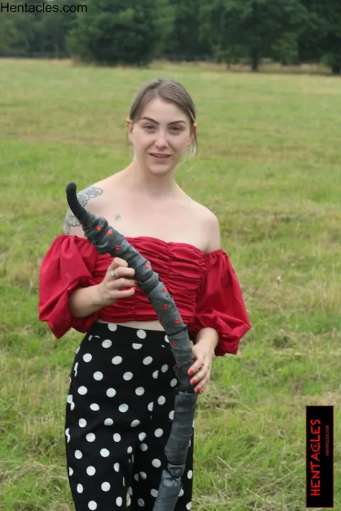 Woman Undresses Fully and Poses Naked Outdoors – photo 15 of 15