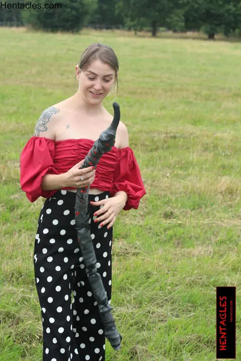 Woman Undresses Fully and Poses Naked Outdoors – photo 11 of 15