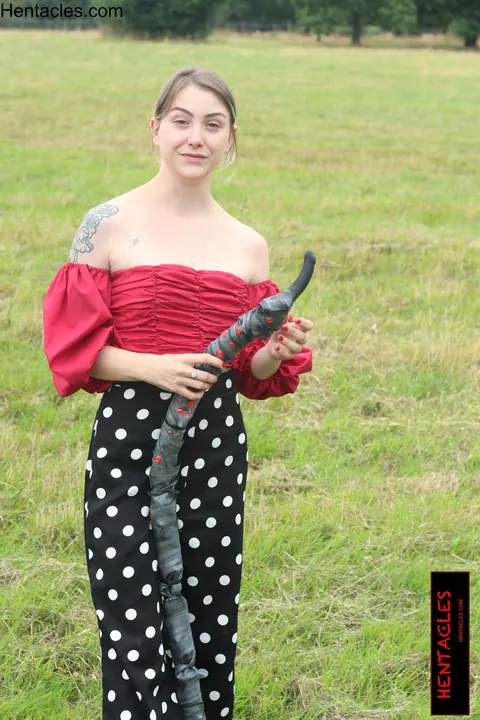 Woman Undresses Fully and Poses Naked Outdoors – photo 7 of 15