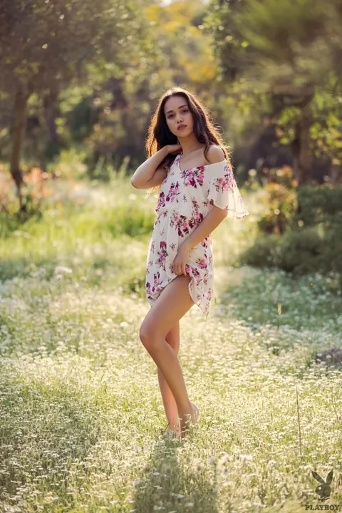 Kit Rysha: Filipina Brunette Undresses Outdoors and Shows Her Natural Tits – photo 4 of 16