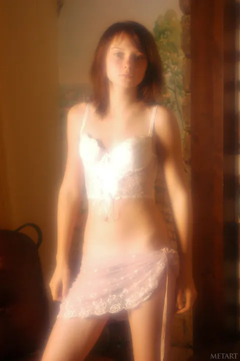 Thick Hairy Babe with Small Tits Poses Nude – photo 1 of 21