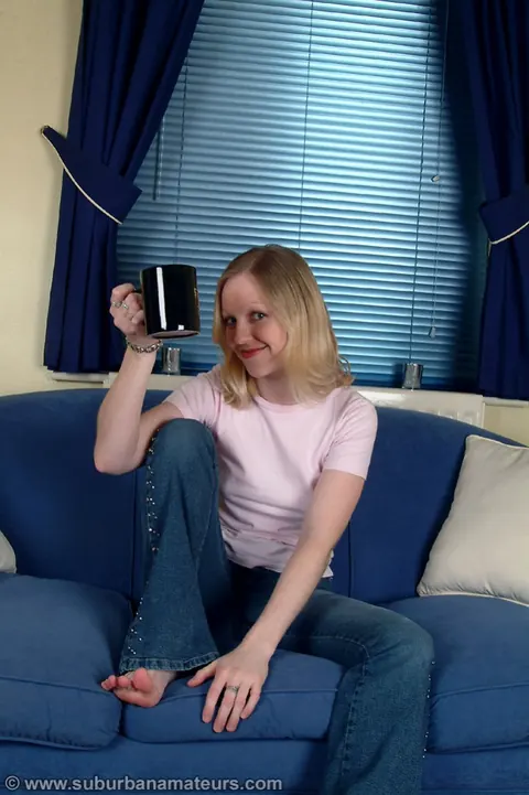 European Blonde PAWG Masturbates in Jeans on the Sofa – photo 4 of 21